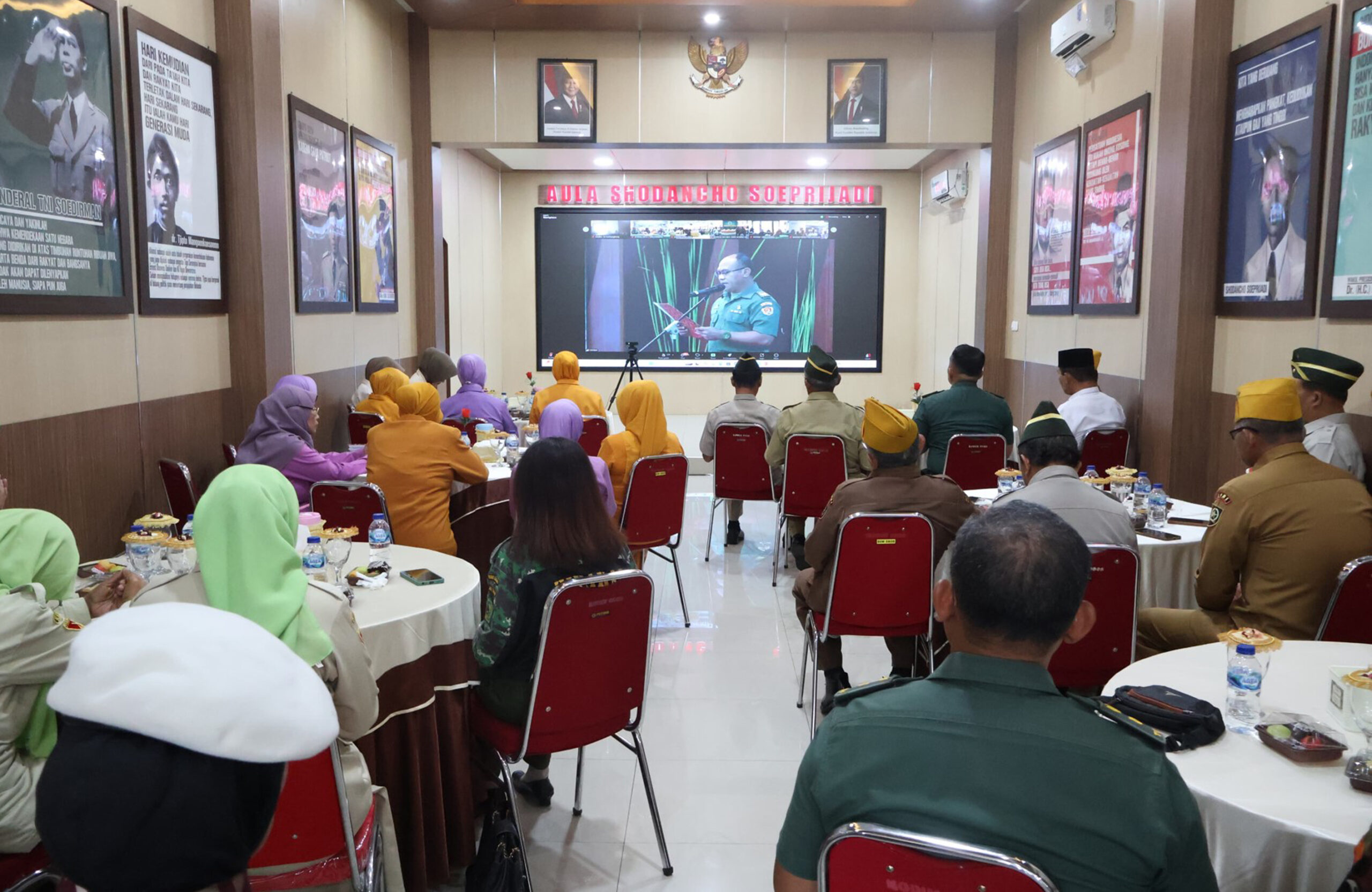 Zoom Meeting Virtual Nasional Eratkan Komunikasi Dan Silaturahmi Keluarga Besar TNI Blitar Raya