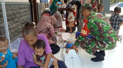 Babinsa Wonodadi Bersama Kader Posyandu dan Bidan Desa Berikan Vitamin Balita untuk Cegah Stunting