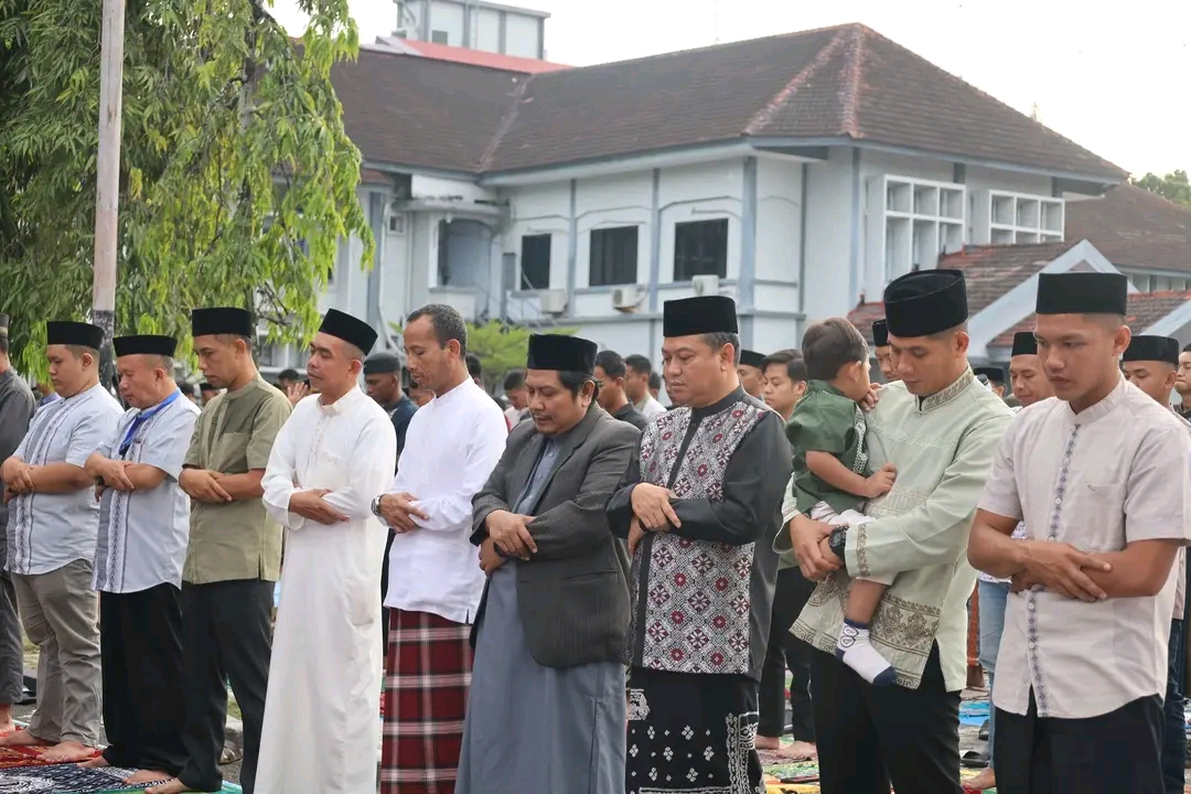 Ribuan Warga Makassar Salat Idul Adha di Mako Lantamal VI Makassar