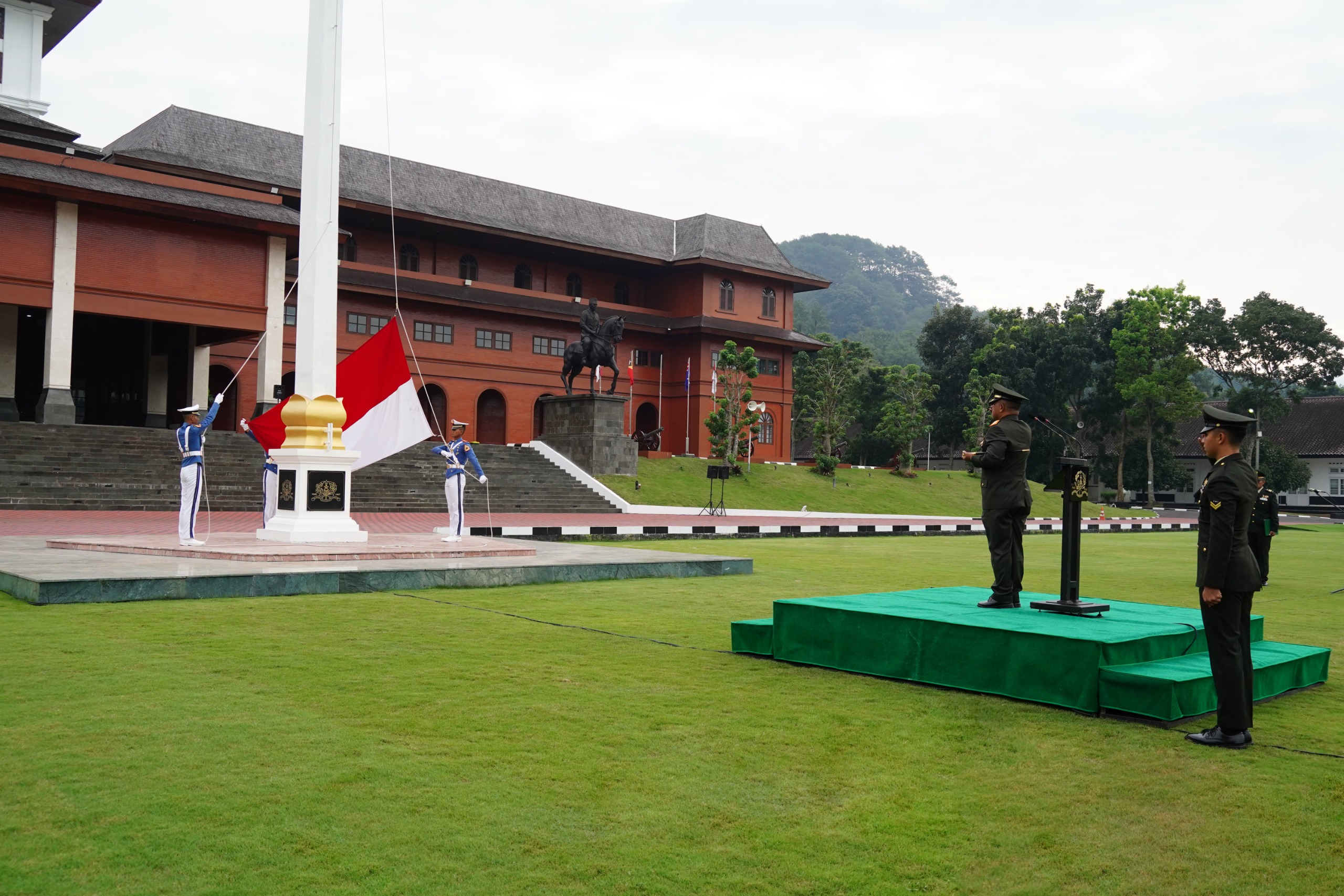 Gubernur Akmil Pimpin Upacara Peringatan Hari Lahir Pancasila 2025