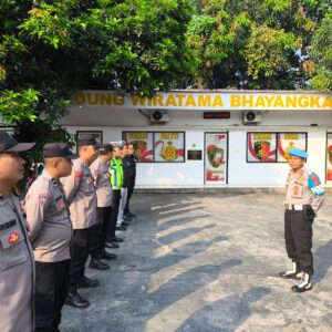 Kanit Propam AIPDA Endang Pimpin Apel Pagi di Polsek Cikupa