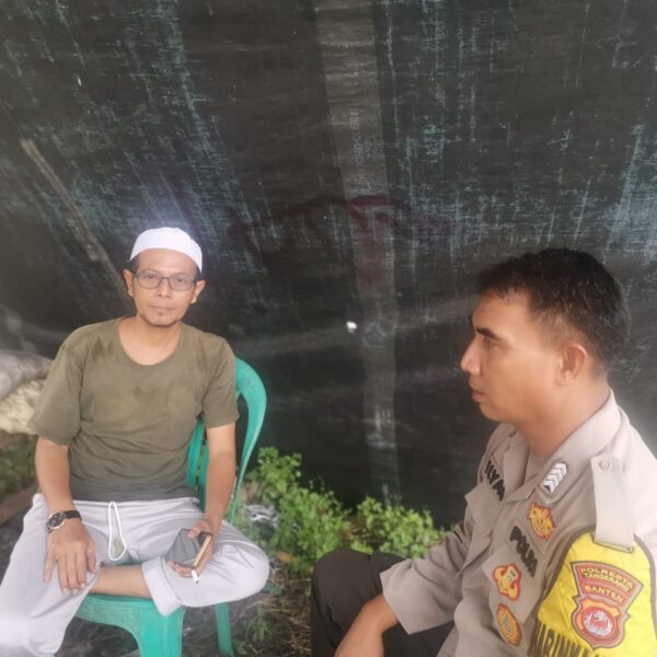 Bripka Ilyas Pererat Silaturahmi dengan Ketua RT 13 Sukamulya, Sampaikan Pesan Kamtibmas