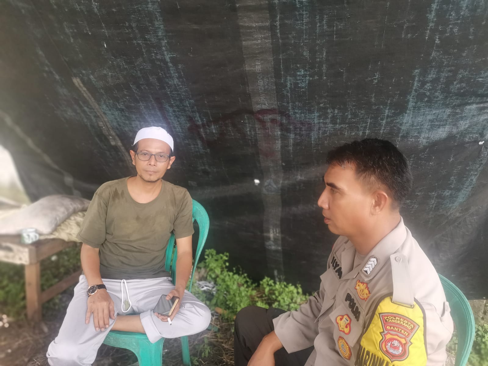 Bripka Ilyas Pererat Silaturahmi dengan Ketua RT 13 Sukamulya, Sampaikan Pesan Kamtibmas