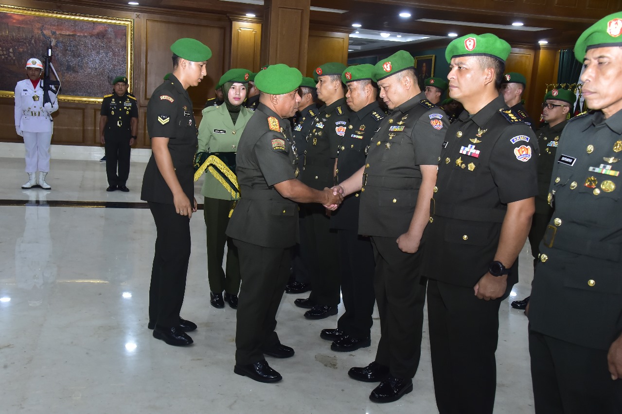 Gubernur Akademi Militer Pimpin Sertijab dan Tradisi Warga Baru Akmil