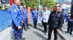 Kunjungi Damkarmat Kota Makassar, Wamendagri Bima Arya Apresiasi Kecepatan dan Responsivitas Layanan