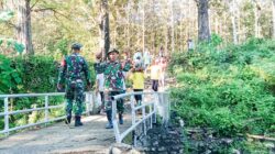 Babinsa Gondang Bojonegoro bersama Warga Sambongrejo Bangun Bronjong dan Jalan Makadam