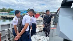 Guskamla Komando Armada III Dorong Edukasi Maritim Di Pulau Obi Melalui KRI Tatihu- 853