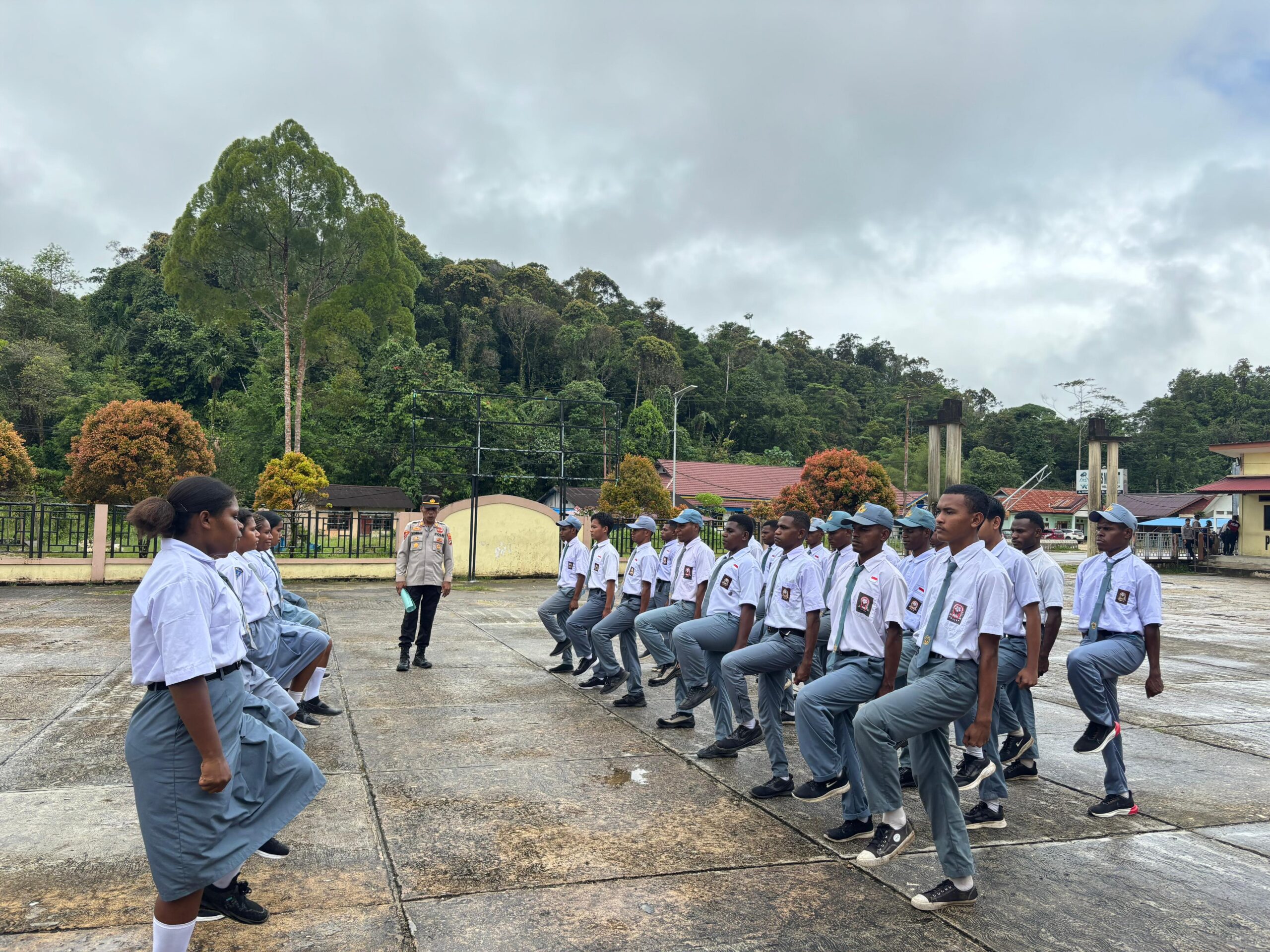 Polres Maybrat Mulai Seleksi Calon Paskibra SMA Aifat untuk HUT RI ke-80