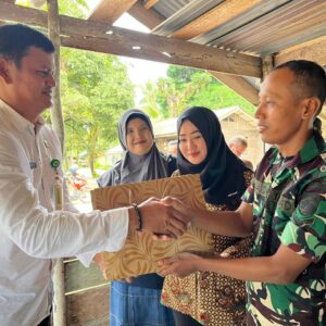 Acara Perpisahan Serda Junaidi Babinsa Resang Alih Tugas bersama Masyarakat binaannya Dengan suasana Haru