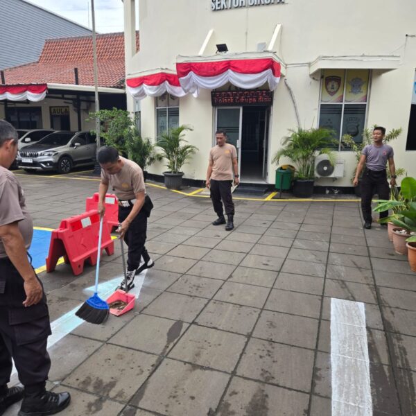 Personil Polsek Cikupa Laksanakan Kerja Bakti, Dipimpin Langsung Kapolsek AKP Johan Armando Utan