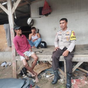 Bripka Ilyas Sambang Warga Samprok, Perkuat Pesan Kamtibmas