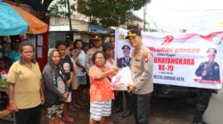 HUT Bhayangkara ke 79, Polresta Sorong Kota dan Bhayangkari beri Bansos dan Anjangsana