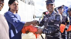 Satgas Trisila-25 TNI AL Bersama Pemda Morotai Gelar Bakti Kesehatan Gratis Di Atas KRI Teluk Wondama-527