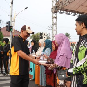 Sambut Hari Bhayangkara ke-79, Polres Tuban Gelar Olahraga Bersama dan Bakti Pelayanan di CFD