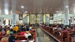 Kapolres Maybrat Mengikuti Ibadah Misa Syukur Uskup Keuskupan Timika di Paroki Santo Yosep Ayawasi
