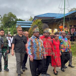 Pengaman di Perketat Saat Kawal Ibadah Misa Syukur Uskup Timika di Ayawasi