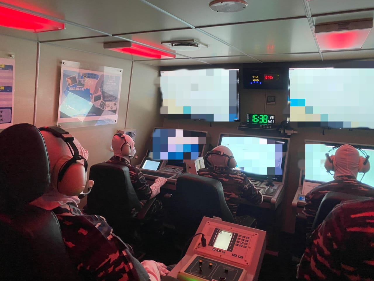 Tajamkan Naluri Tempur, KRI Kapak-625 Laksanakan Latihan Penembakan Meriam di Laut Maluku