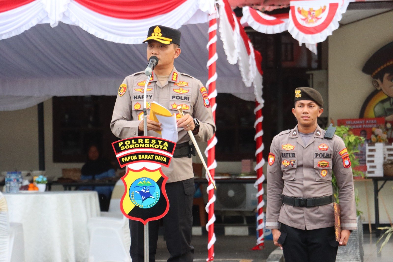Kapolresta Sorong Kota Pimpin Langsung Upacara Kenaikan Pangkat Personel Polresta Sorong Kota