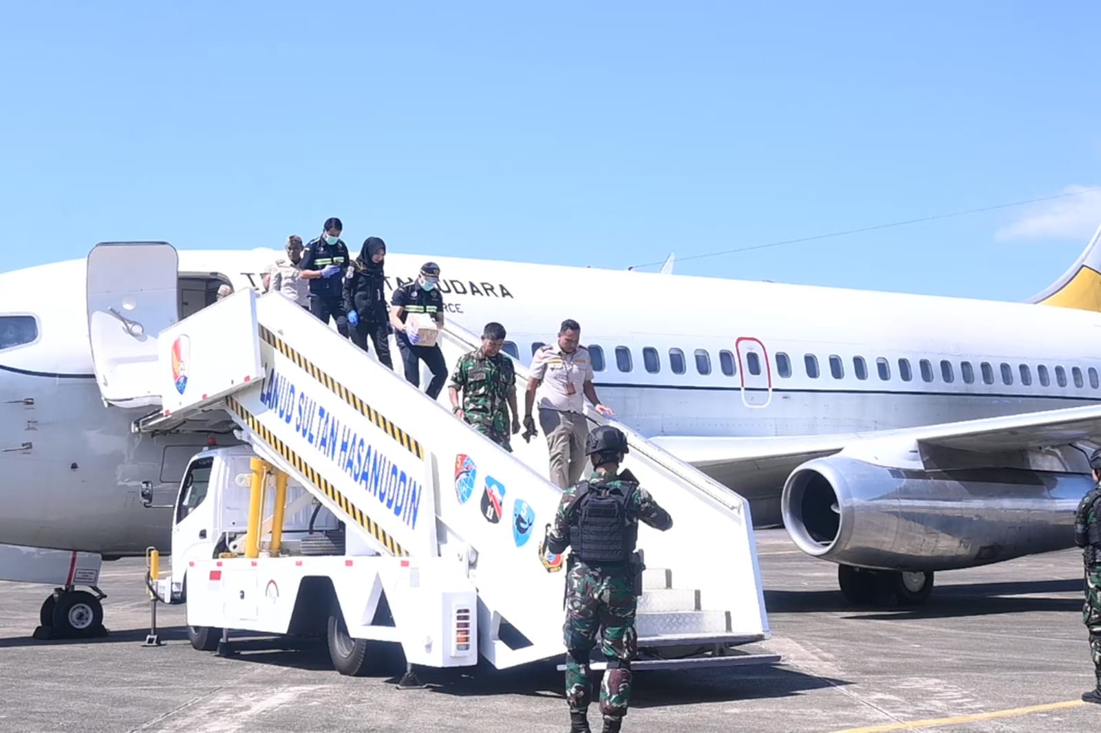 Dua Jet Tempur Sukhoi SU-27/30 Lanud Sultan Hasanuddin, Paksa Mendarat Pesawsat Asing