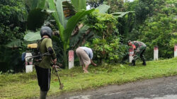 Babinsa Tambakan Bersama Warga Dusun Tekik Gelar Minggu Bersih, Wujudkan Lingkungan Sehat Dan Nyaman
