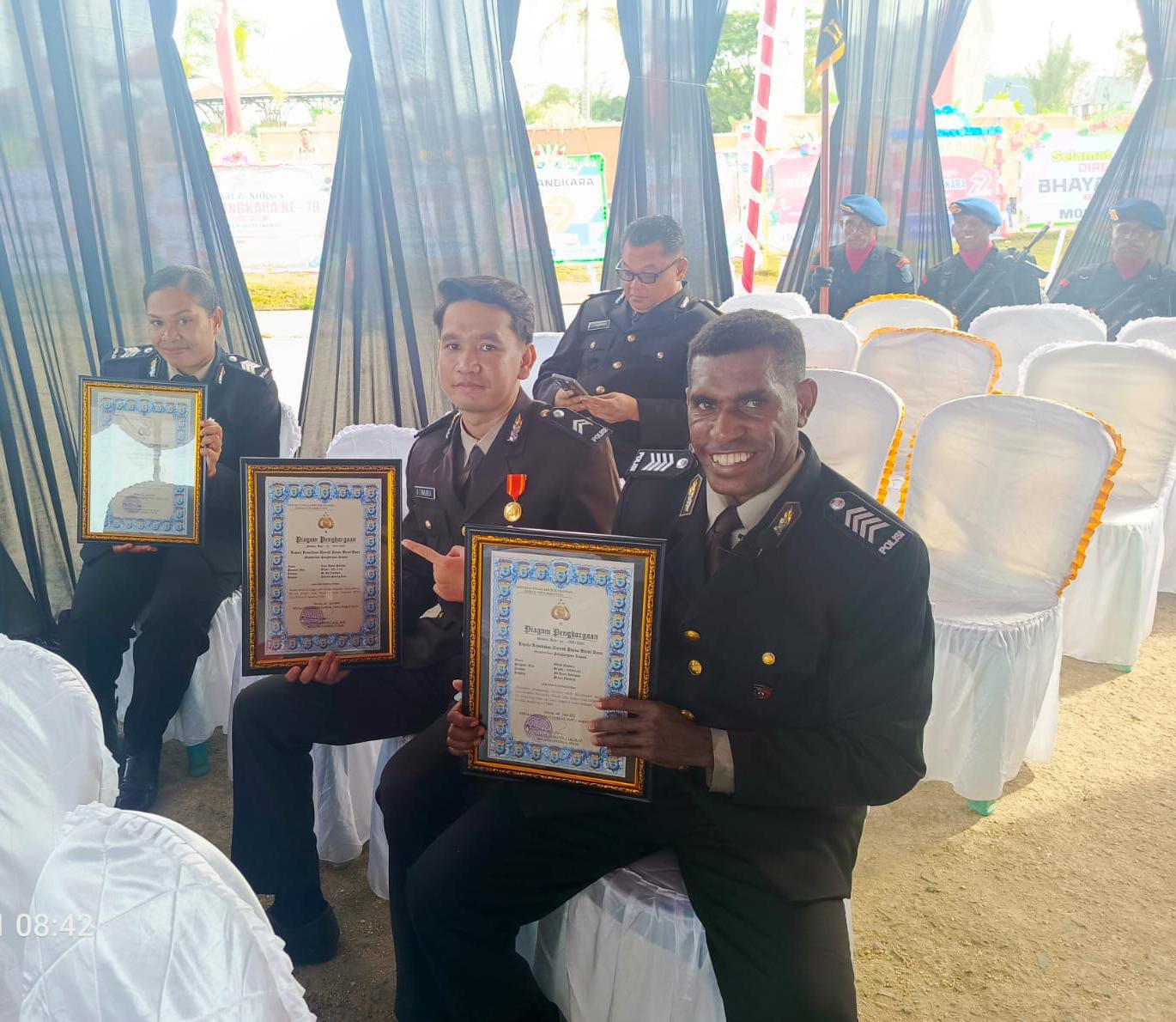 HUT ke-79 Polri di Papua Barat Daya: Polisi Jadi Pelayan Rakyat, Bripka Alfred Namora Diapresiasi Pulangkan Warga dari Hutan