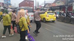 Anggota Polsek Cikupa Laksanakan Protap Pagi di Depan PT. Cingluh, Ciptakan Rasa Aman bagi Pengguna Jalan