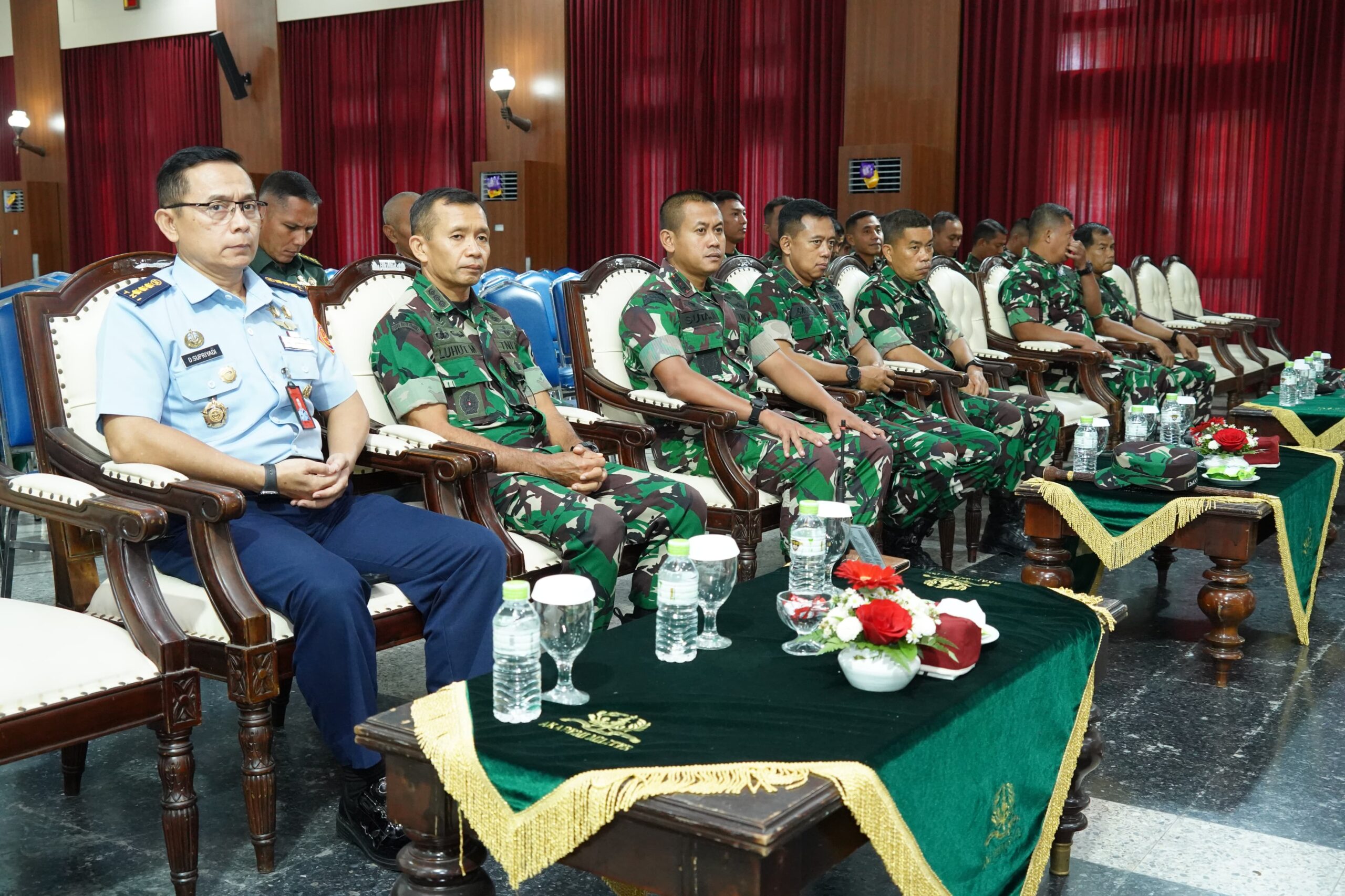 Kapusbintal TNI Berikan Ceramah Pembekalan Kejuangan kepada Taruna Akmil