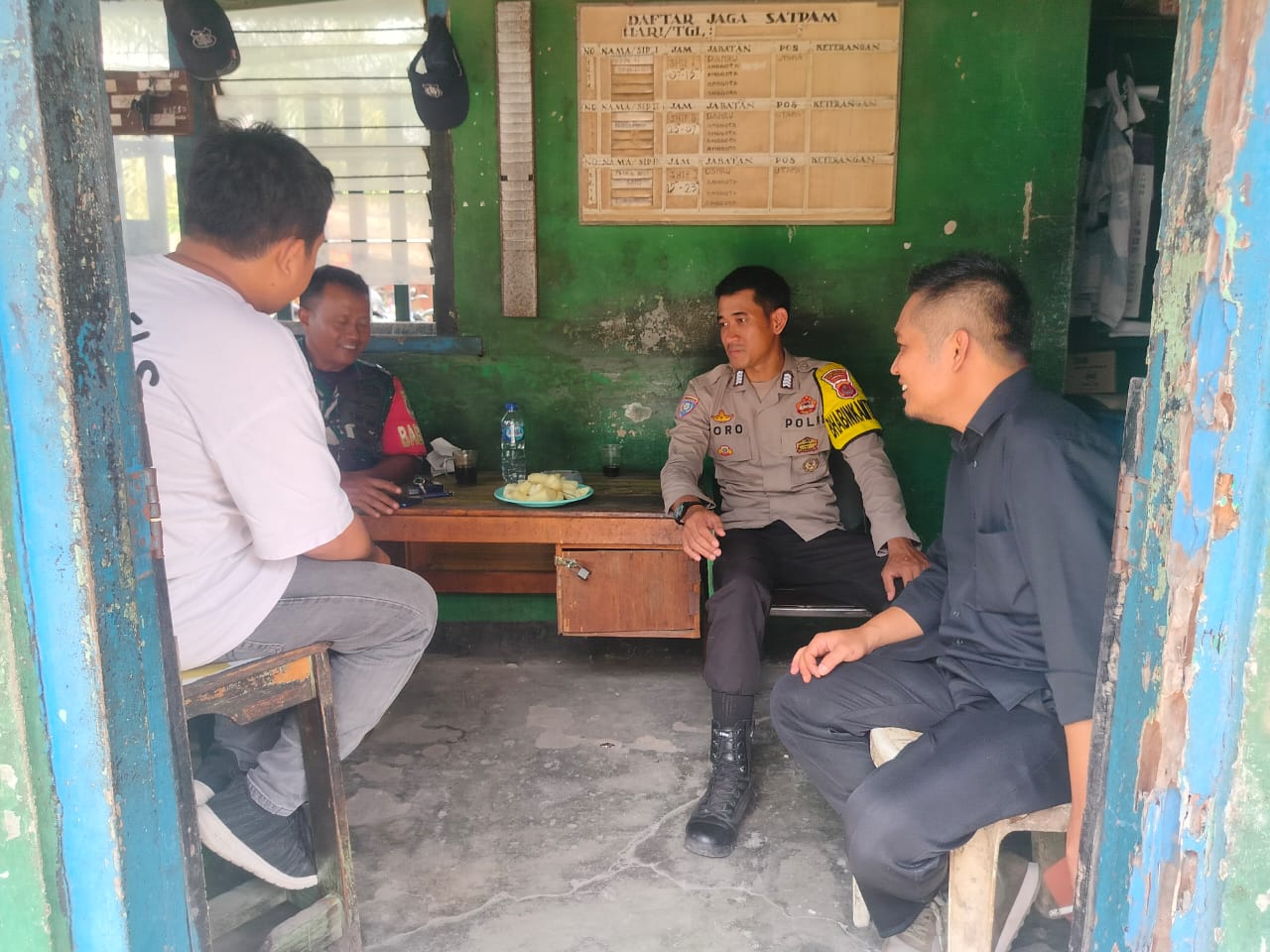 Polsek Cikupa Perkuat Sinergi, Bhabinkamtibmas Sambangi Warga Kampung Ampel