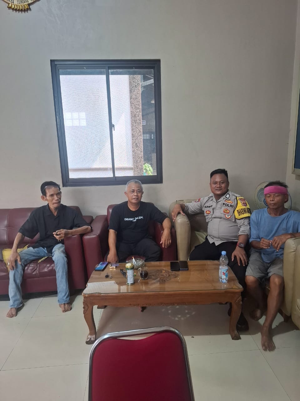 Bripka Suheri Wijaya Sambangi Warga Desa Talaga, Jalin Silaturahmi dan Sampaikan Pesan Kamtibmas