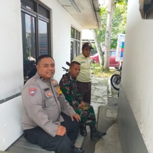 Bhabinkamtibmas Desa Dukuh Sambangi Tokoh Agama, Jalin Silaturahmi dan Sampaikan Himbauan Kamtibmas