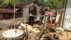 Peduli Kualitas Kesehatan Warga, TNI Karya Bakti Pembuatan Jamban