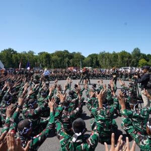 Momen Kejutan Dari TNI Untuk Wakil Gubernur Militer Perancis Momen Kejutan Dari TNI Untuk Wakil Gubernur Militer Perancis