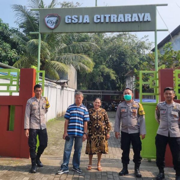 Polsek Cikupa Hadirkan Rasa Aman dalam Ibadah Minggu Kasih Umat Kristiani