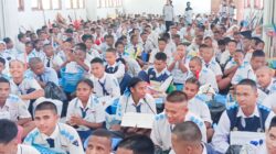 Babinsa Koramil Kuala Kencana Berikan Materi Wawasan Kebangsaan Kepada Siswa-Siswi SMK Dalam Masa MPLS