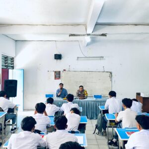 Bhabinkamtibmas dan Babinsa Sosialisasikan Bahaya Narkoba dan Tawuran kepada Siswa-Siswi SMK Taruna Karya Cikupa Bhabinkamtibmas dan Babinsa Sosialisasikan Bahaya Narkoba dan Tawuran kepada Siswa-Siswi SMK Taruna Karya Cikupa