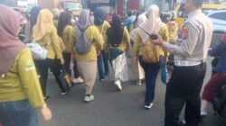 Personel Lantas Polsek Cikupa Laksanakan Pengaturan Lalu Lintas Pagi Hari di Jalan Raya Serang