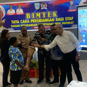 Bimtek Persidangan DPRK Maybrat: Penguatan SDM di Tengah Tantangan Daerah Berkembang Bimtek Persidangan DPRK Maybrat: Penguatan SDM di Tengah Tantangan Daerah Berkembang