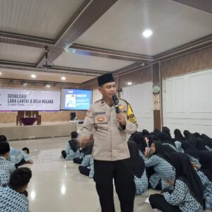 Polsek Cikupa Gandeng Sekolah Perangi Kenakalan Remaja Lewat MPLS Polsek Cikupa Gandeng Sekolah Perangi Kenakalan Remaja Lewat MPLS