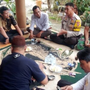 Bhabinkamtibmas Kelurahan Sukamulya Fasilitasi Problem Solving Warga yang Berselisih Bhabinkamtibmas Kelurahan Sukamulya Fasilitasi Problem Solving Warga yang Berselisih