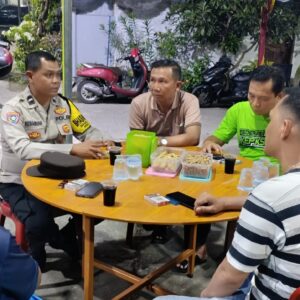 Bhabinkamtibmas Desa Pasir Jaya Sambang Warga untuk Jalin Silaturahmi dan Himbauan Kamtibmas Bhabinkamtibmas Desa Pasir Jaya Sambang Warga untuk Jalin Silaturahmi dan Himbauan Kamtibmas