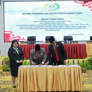 Kas Koarmada III Hadiri Rapat Paripurna DPR Papua Barat Daya Bahas Penetapan Perda Pajak dan Retribusi Daerah Kas Koarmada III Hadiri Rapat Paripurna DPR Papua Barat Daya Bahas Penetapan Perda Pajak dan Retribusi Daerah