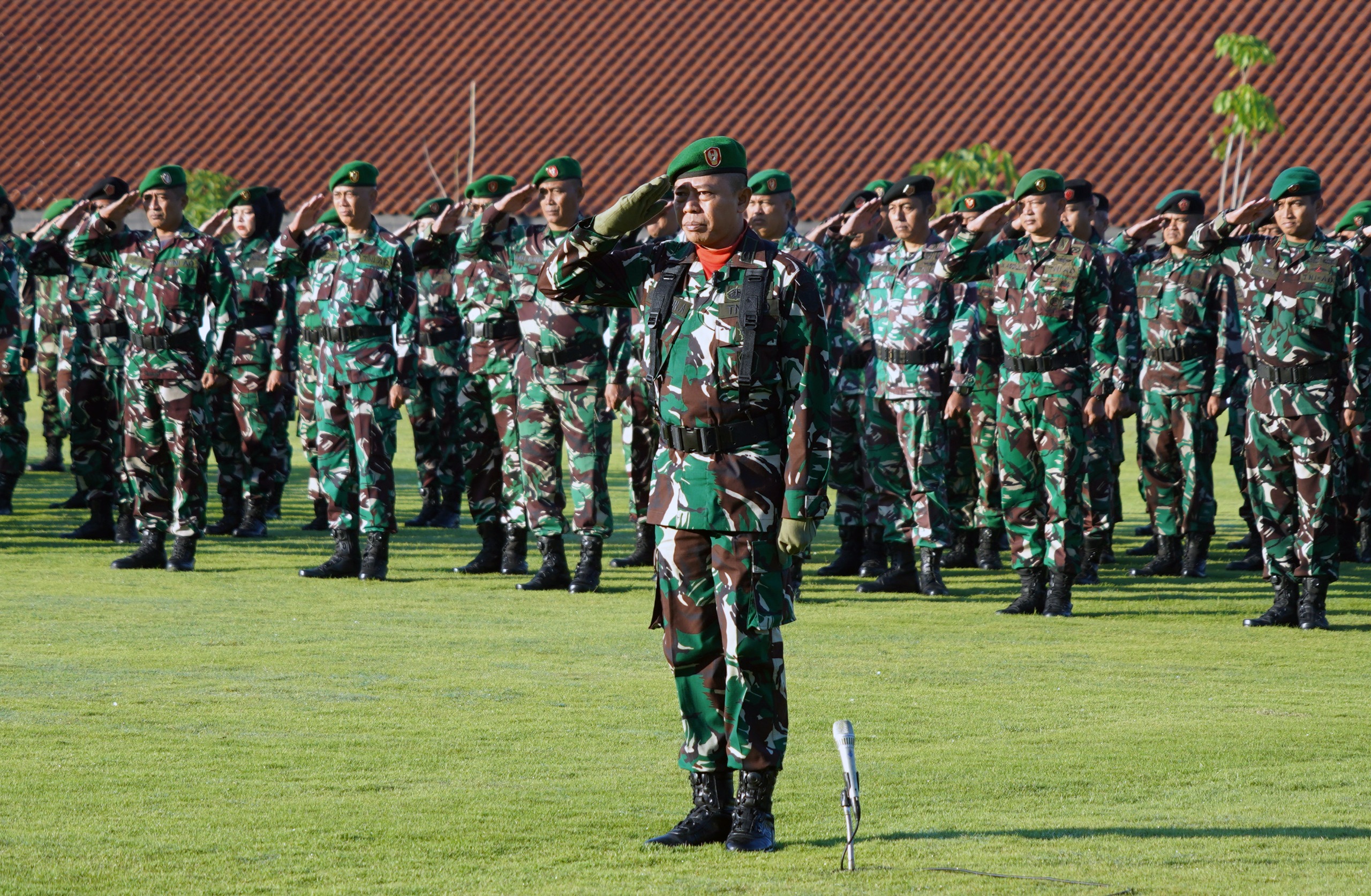 Dirum Akmil Pimpin Upacara Bendera di Akademi Militer