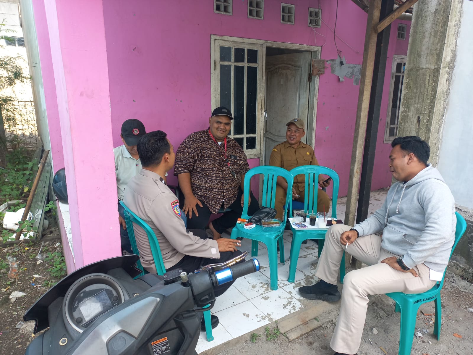 Aipda Dieko Dorong Warga Desa Pasir Gadung Bangkit dari Pengangguran