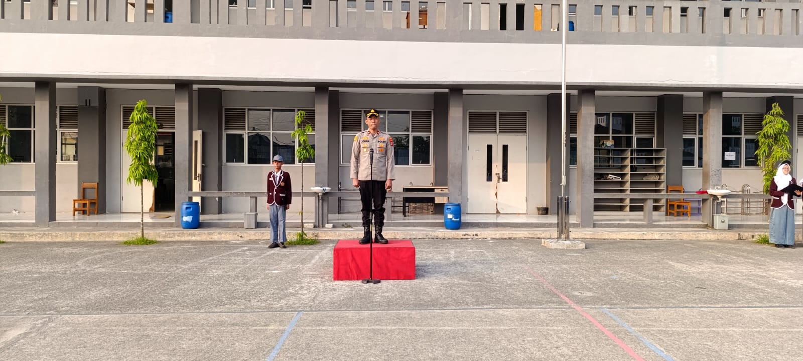 Kapolsek Cikupa Jadi Pembina Upacara di SMA Negeri 31 Kabupaten Tangerang