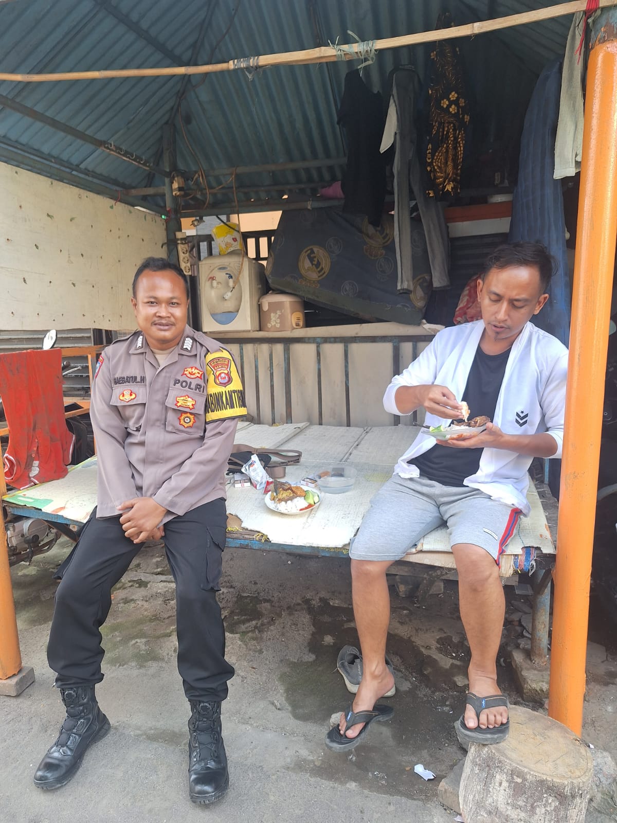 Bhabinkamtibmas Desa Cikupa Sambang Warga, Pererat Silaturahmi dan Himbau Harkamtibmas