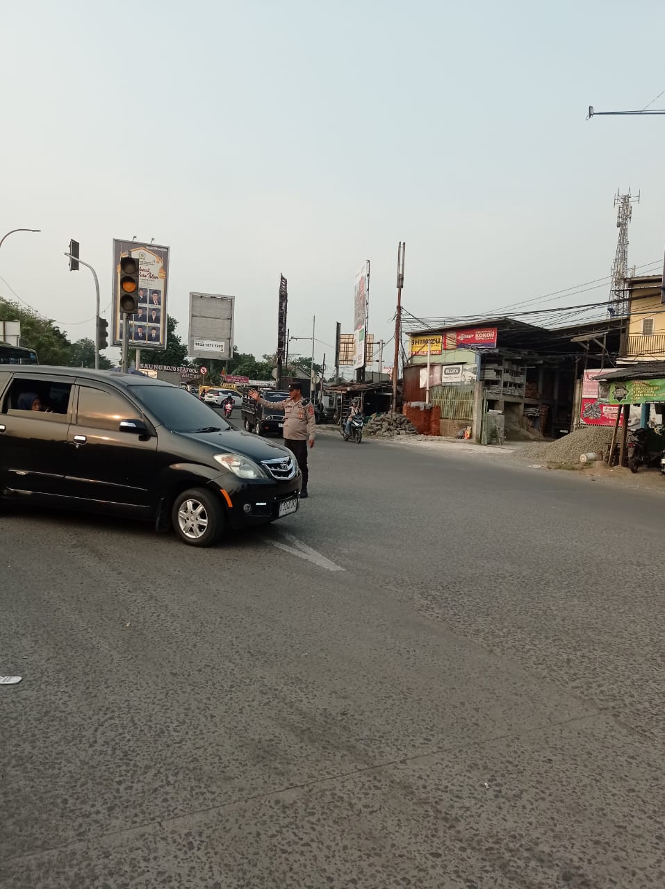 Kapolsubsektor Cikupa Mas Pimpin Langsung Pengaturan Lalu Lintas di Kawasan Industri Cikupa