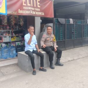 Bhabinkamtibmas Sambangi Warung Warga di Sukanagara, Serap Aspirasi dan Sampaikan Pesan Kamtibmas