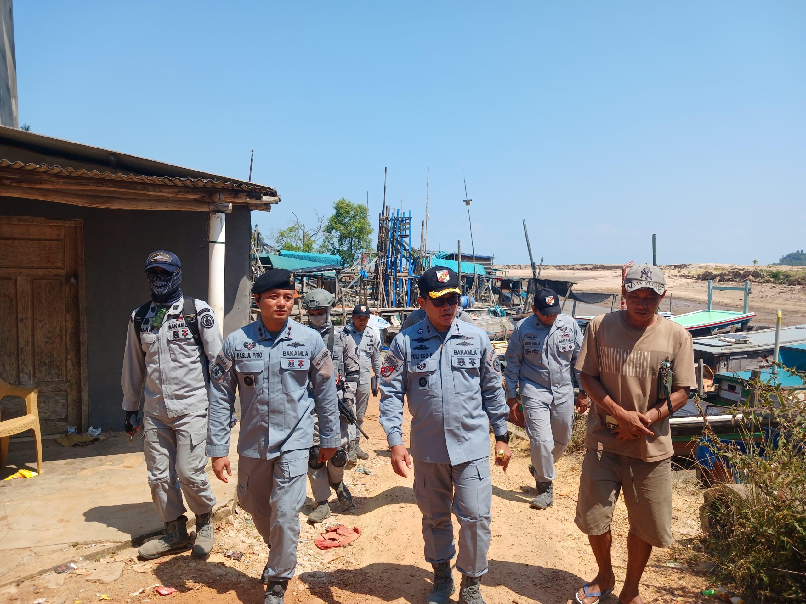 Bakamla RI Tertibkan 35 Ponton Tambang Pasir Timah Ilegal di Perairan Bangka Barat