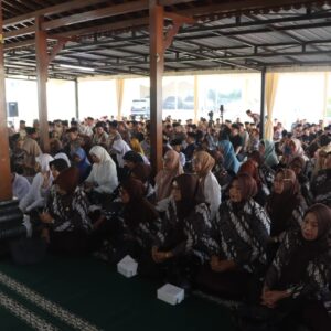Bareng Ustaz Hilman Fauzi, Polresta Tangerang Gelar Doa Bersama dan Santunan Yatim