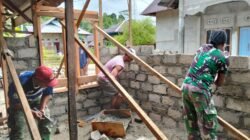 Satgas TMMD Kodim 1506/Namlea Bangun Rumah Tidak Layak Huni di Desa Leku